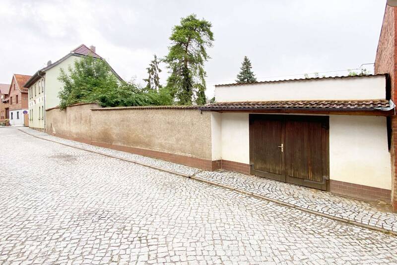 Stra&szlig;enansicht Garage