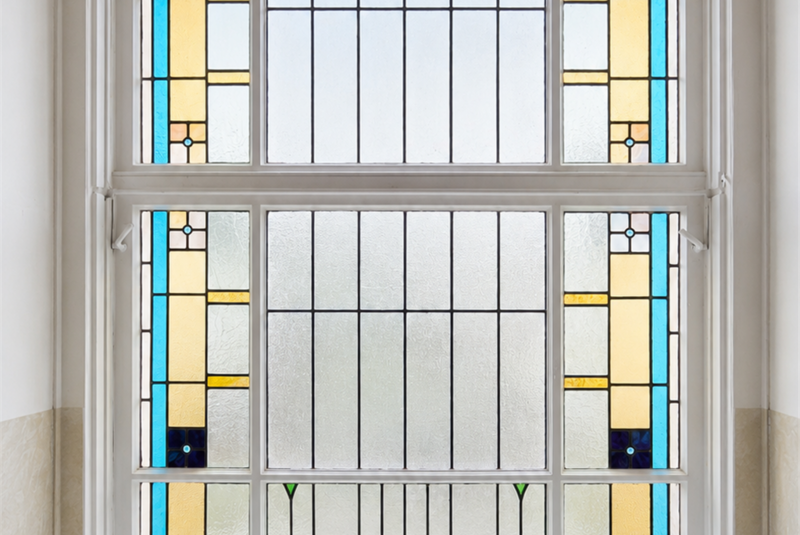 Buntglasfenster im Treppenhaus