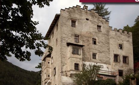Seltene Gelegenheit - Schloss mit vielseitiger Nutzungsmöglichkeit (Wohnen/Arbeiten) - große Förderzuschüsse bis zu 600.000,00 €